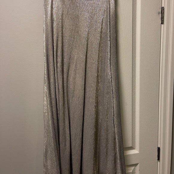 Massimo Dutti crinkle pull on skirt, size small NWT - Picture 2 of 5